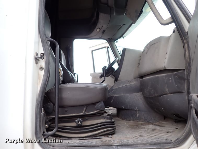 image for item IS9398 2012 International ProStar  semi truck