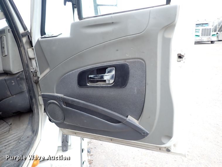 image for item IS9398 2012 International ProStar  semi truck