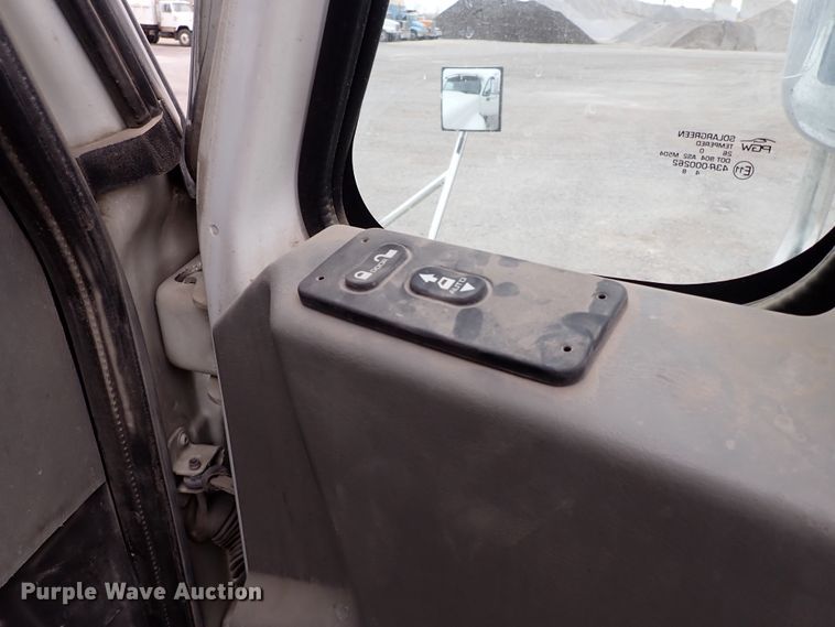 image for item IS9398 2012 International ProStar  semi truck