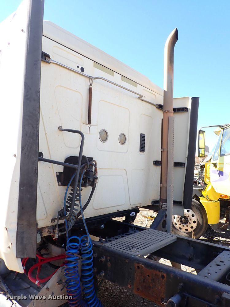 image for item IS9448 2012 International ProStar  semi truck