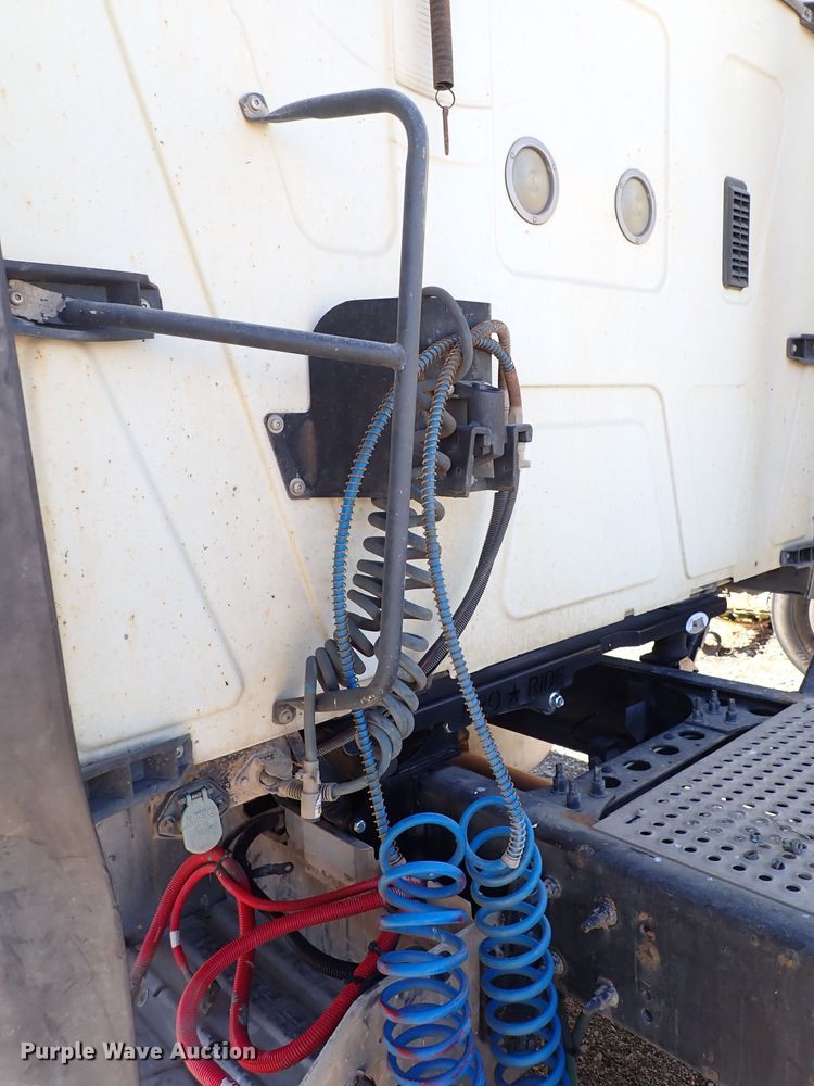 image for item IS9448 2012 International ProStar  semi truck