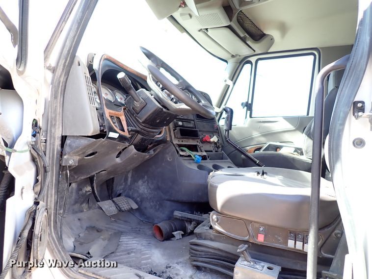 image for item IS9448 2012 International ProStar  semi truck