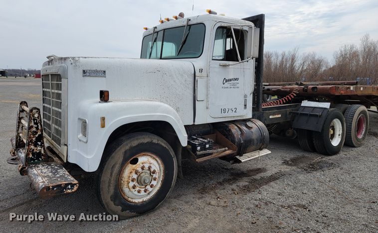 image for item JE9931 1974 International Transtar 4300  semi truck