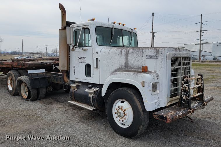 image for item JE9931 1974 International Transtar 4300  semi truck