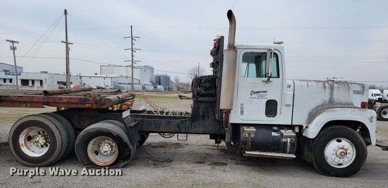 image for item JE9931 1974 International Transtar 4300  semi truck