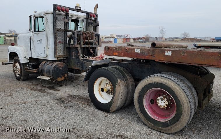 image for item JE9931 1974 International Transtar 4300  semi truck