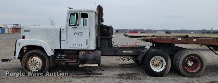 image for item JE9931 1974 International Transtar 4300  semi truck