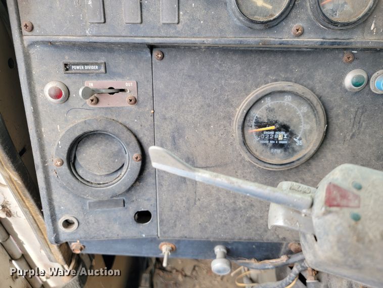 image for item JE9931 1974 International Transtar 4300  semi truck