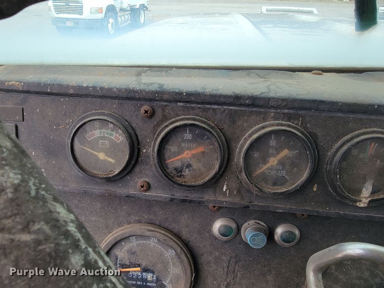 image for item JE9931 1974 International Transtar 4300  semi truck