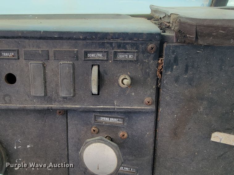 image for item JE9931 1974 International Transtar 4300  semi truck