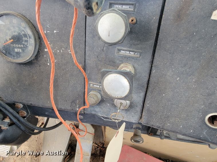 image for item JE9931 1974 International Transtar 4300  semi truck