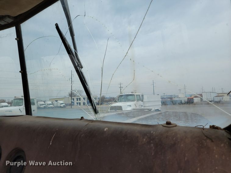 image for item JE9931 1974 International Transtar 4300  semi truck