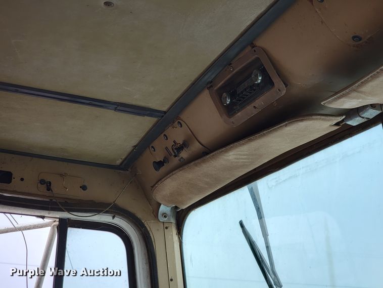 image for item JE9931 1974 International Transtar 4300  semi truck