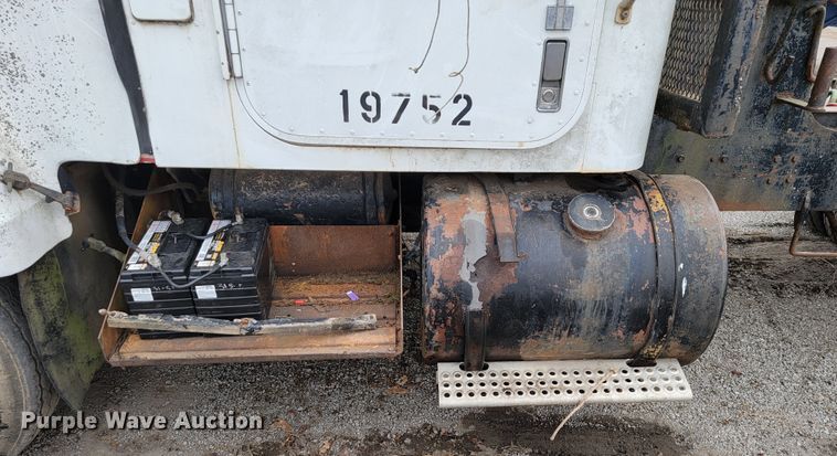 image for item JE9931 1974 International Transtar 4300  semi truck