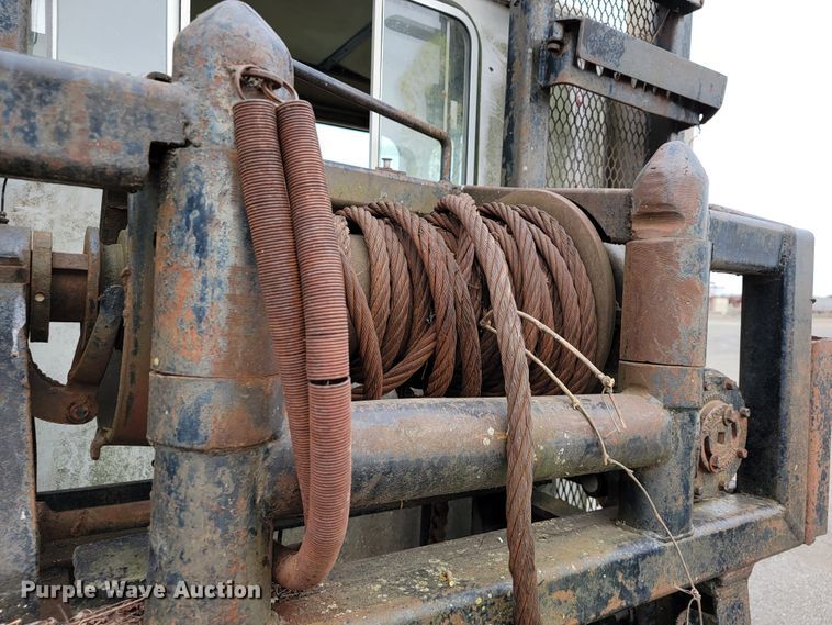 image for item JE9931 1974 International Transtar 4300  semi truck