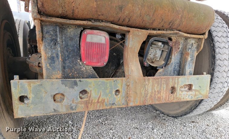 image for item JE9931 1974 International Transtar 4300  semi truck