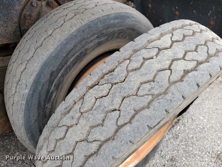 image for item JE9931 1974 International Transtar 4300  semi truck