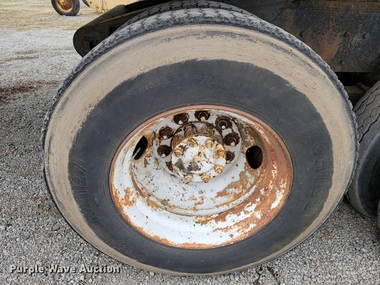 image for item JE9931 1974 International Transtar 4300  semi truck