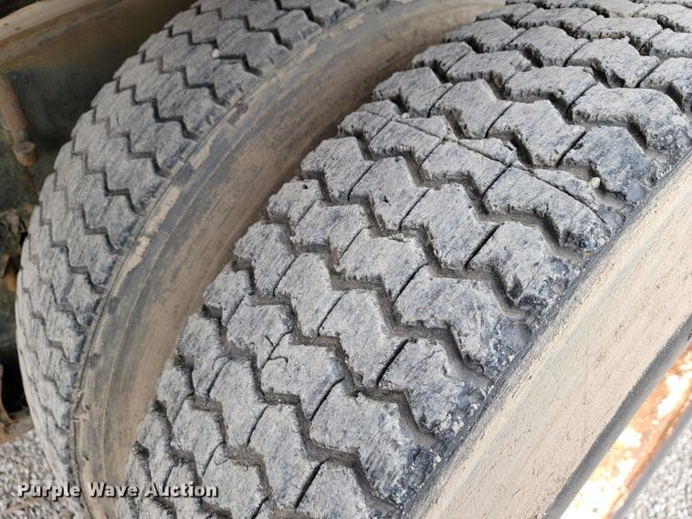 image for item JE9931 1974 International Transtar 4300  semi truck