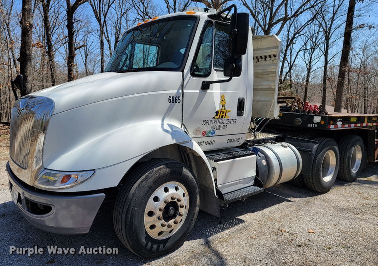 image for item JF9025 2016 International TranStar 8600  semi truck