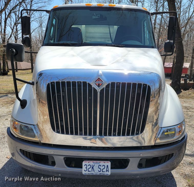 image for item JF9025 2016 International TranStar 8600  semi truck