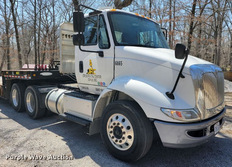 image for item JF9025 2016 International TranStar 8600  semi truck