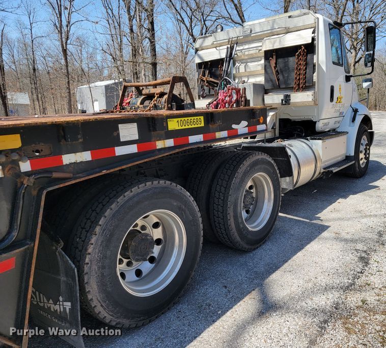 image for item JF9025 2016 International TranStar 8600  semi truck