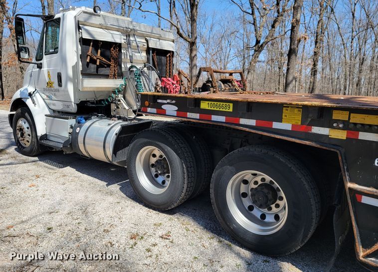 image for item JF9025 2016 International TranStar 8600  semi truck