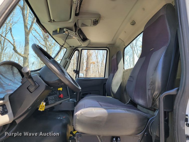 image for item JF9025 2016 International TranStar 8600  semi truck