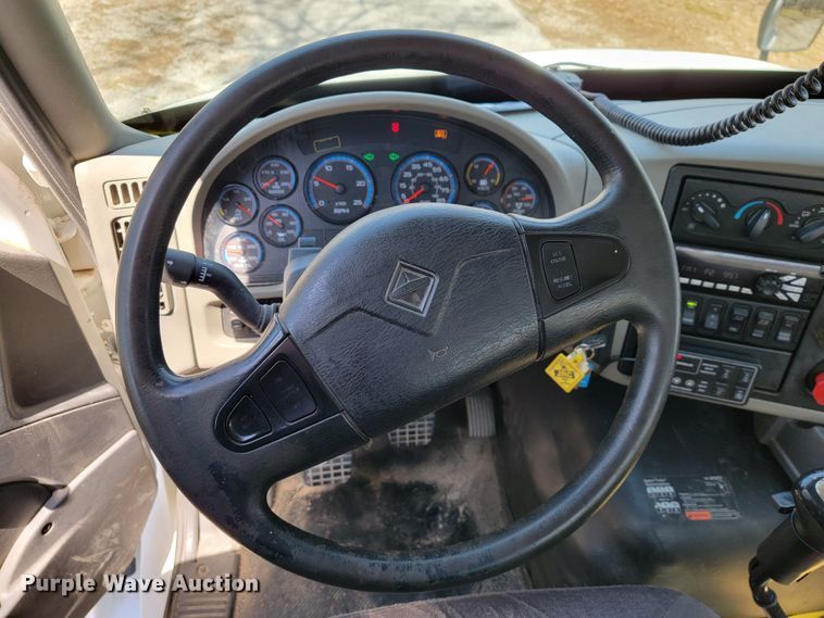 image for item JF9025 2016 International TranStar 8600  semi truck