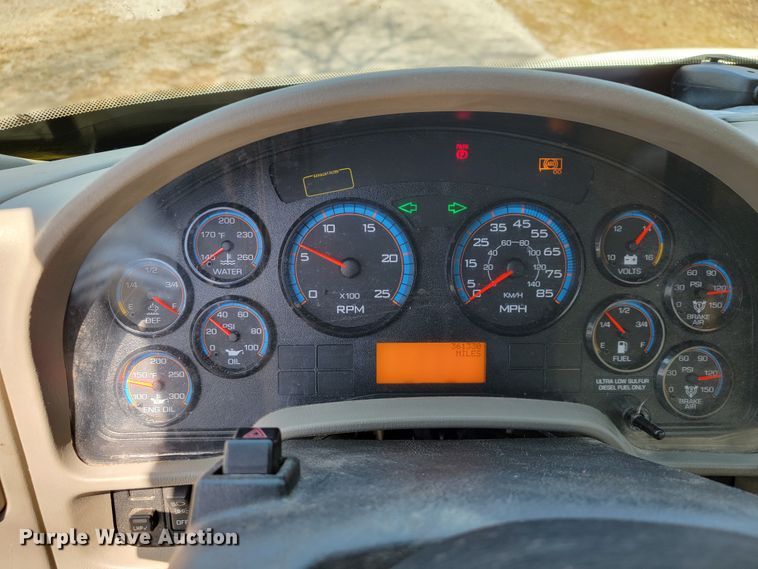 image for item JF9025 2016 International TranStar 8600  semi truck