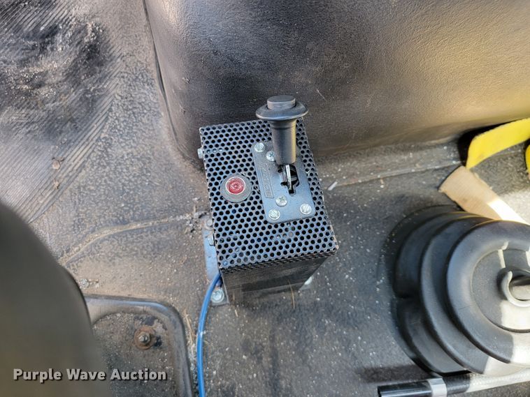 image for item JF9025 2016 International TranStar 8600  semi truck