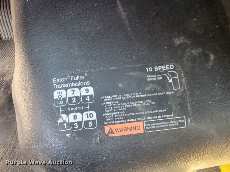 image for item JF9025 2016 International TranStar 8600  semi truck