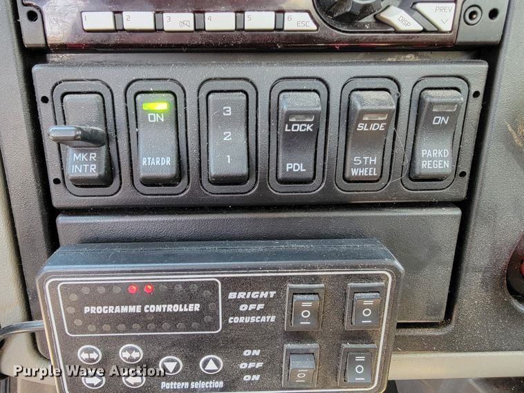 image for item JF9025 2016 International TranStar 8600  semi truck