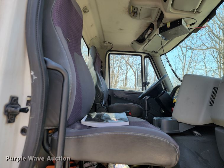 image for item JF9025 2016 International TranStar 8600  semi truck