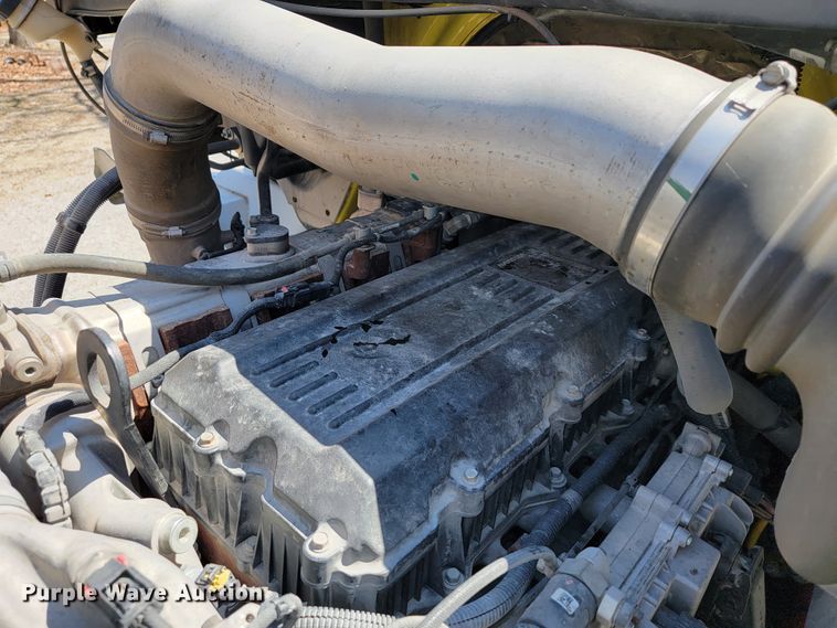 image for item JF9025 2016 International TranStar 8600  semi truck