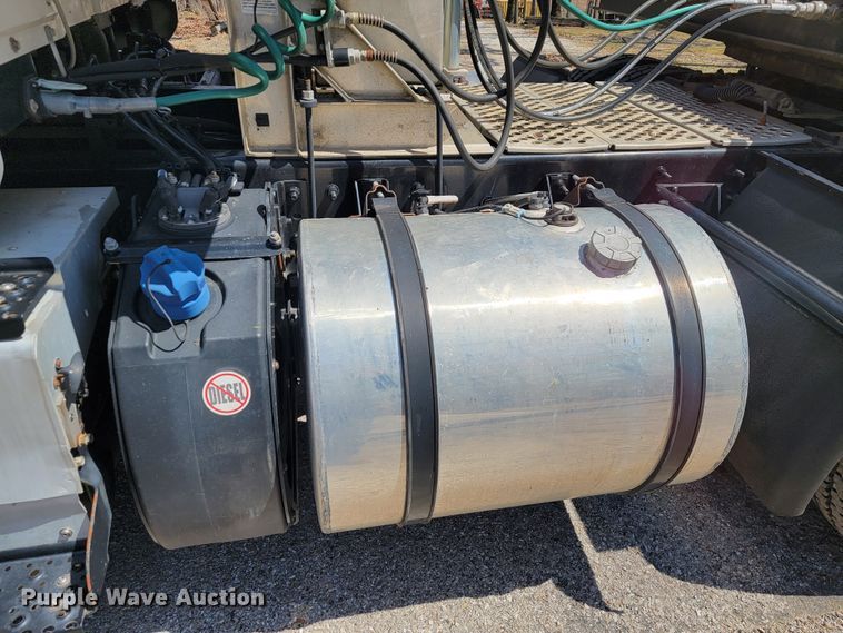 image for item JF9025 2016 International TranStar 8600  semi truck