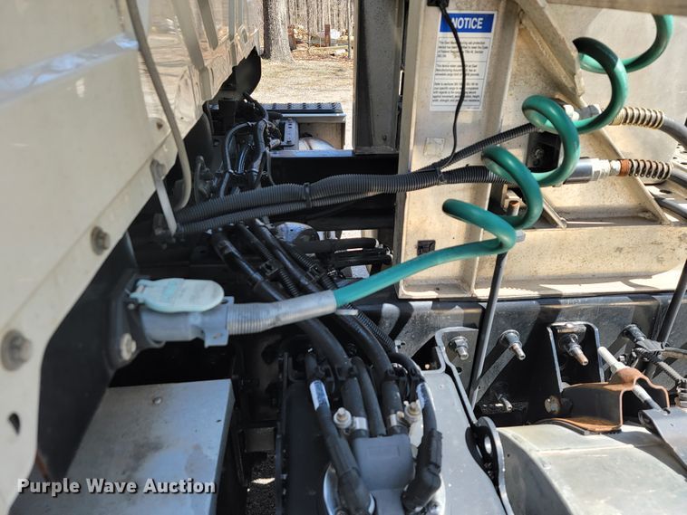 image for item JF9025 2016 International TranStar 8600  semi truck