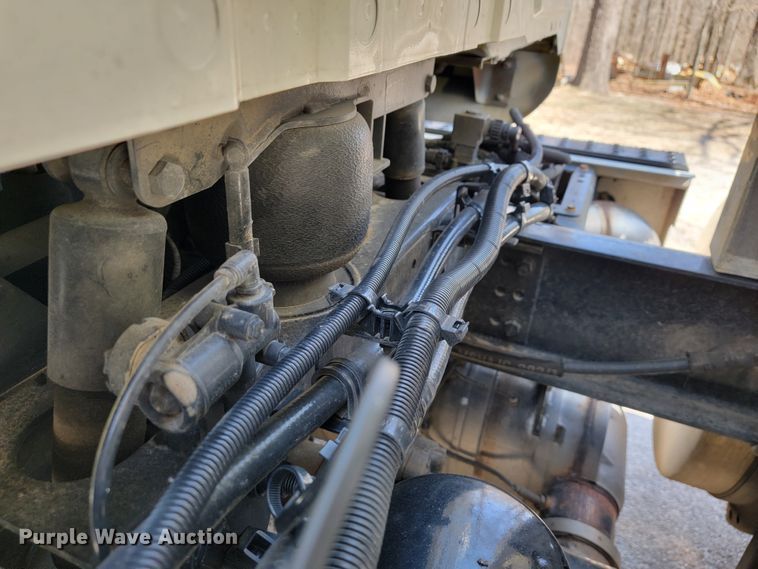 image for item JF9025 2016 International TranStar 8600  semi truck