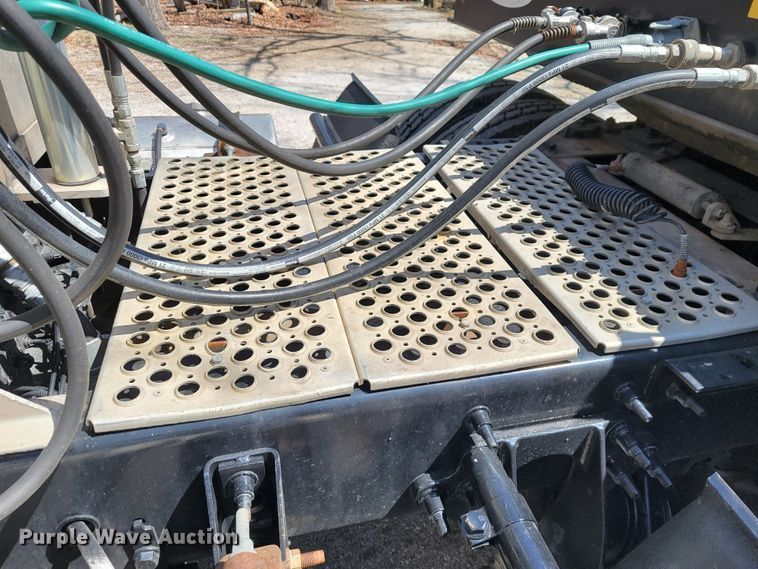 image for item JF9025 2016 International TranStar 8600  semi truck