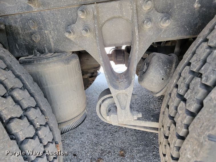 image for item JF9025 2016 International TranStar 8600  semi truck