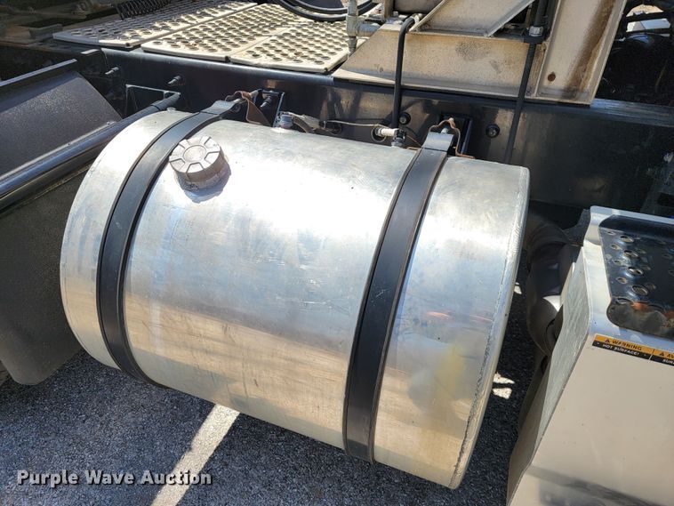 image for item JF9025 2016 International TranStar 8600  semi truck