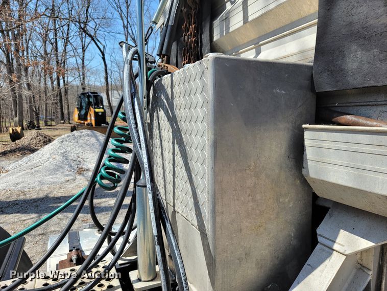 image for item JF9025 2016 International TranStar 8600  semi truck