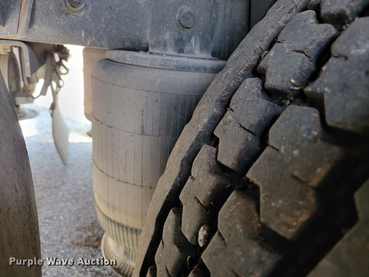 image for item JF9025 2016 International TranStar 8600  semi truck