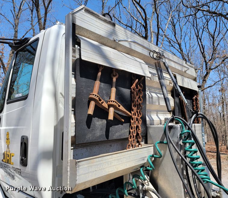 image for item JF9025 2016 International TranStar 8600  semi truck