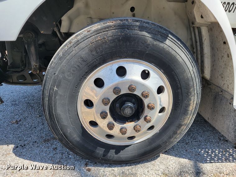 image for item JF9025 2016 International TranStar 8600  semi truck