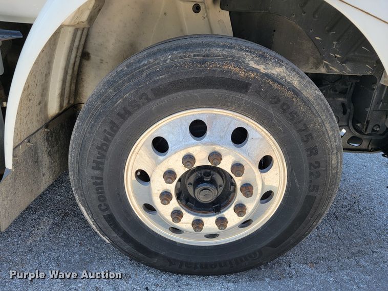 image for item JF9025 2016 International TranStar 8600  semi truck