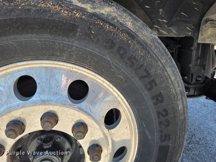 image for item JF9025 2016 International TranStar 8600  semi truck