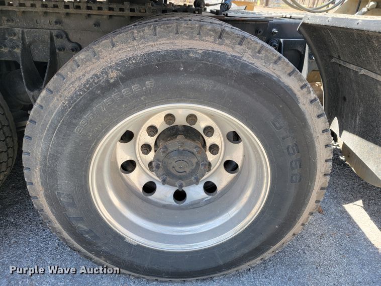 image for item JF9025 2016 International TranStar 8600  semi truck