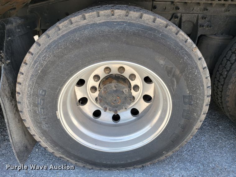 image for item JF9025 2016 International TranStar 8600  semi truck